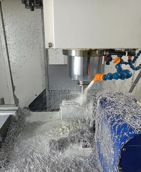 I produttori di torni CNC supportano parti di alloggiamenti personalizzati e macchine per fresatura CNC dedicate