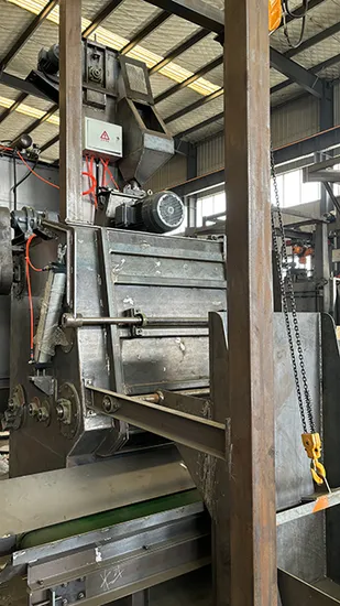 Modello popolare Q3210 Macchina per la sabbiatura a nastro rotante per la pulizia di piccoli pezzi